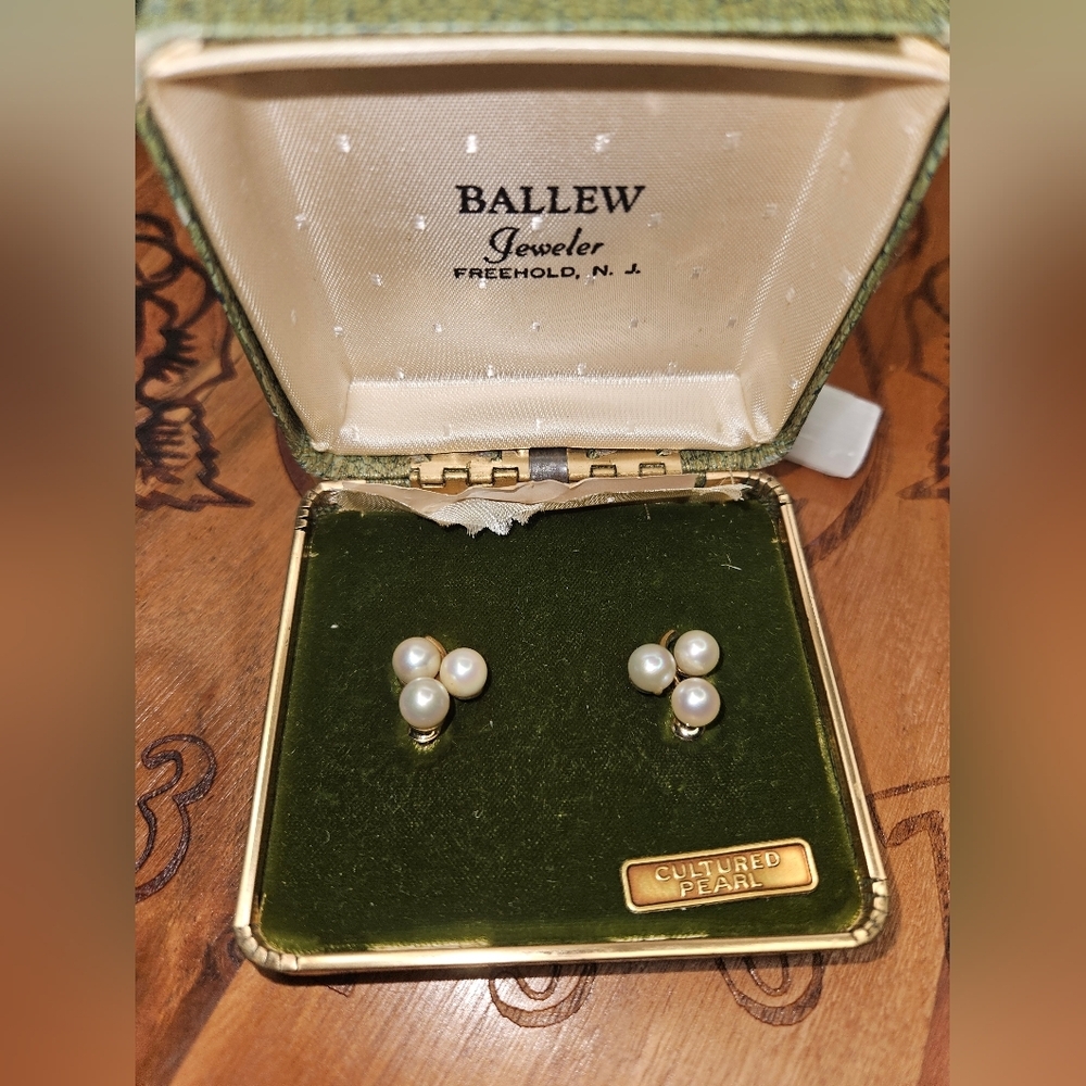 Vintage 1950s Van Dell Cultured Pearl Screw Back Earrings